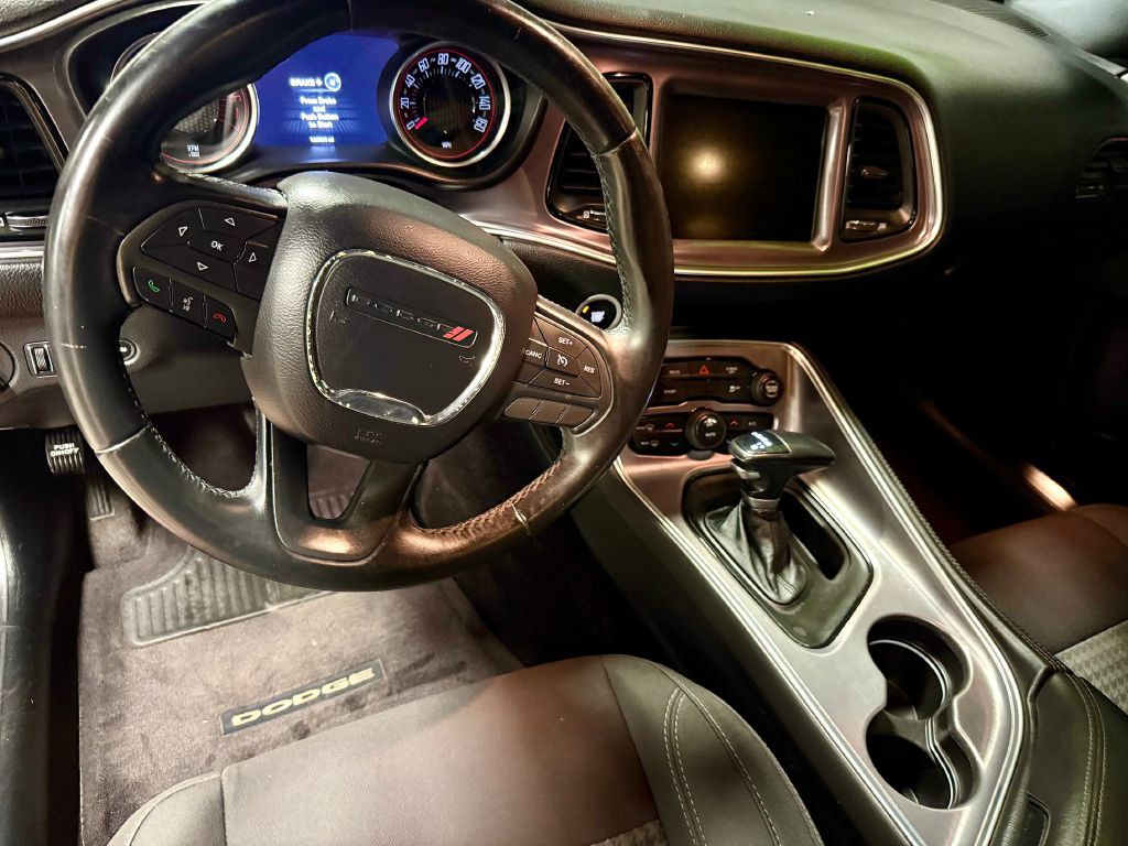 2017 Dodge Challenger Image 4