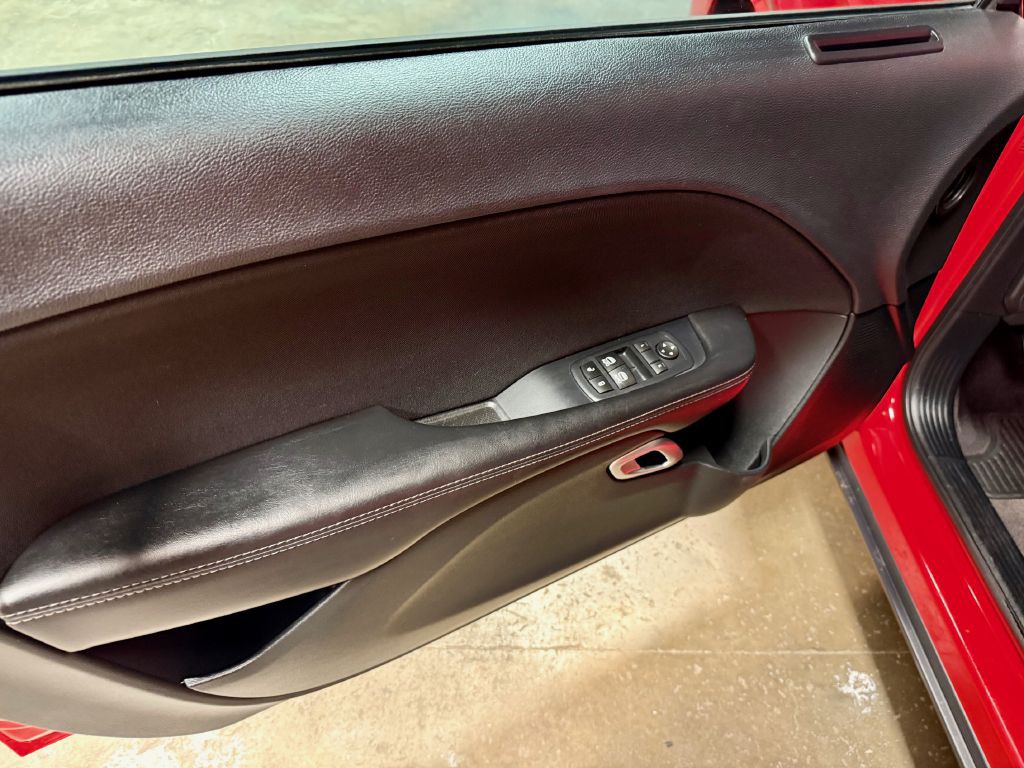 2017 Dodge Challenger Image 6