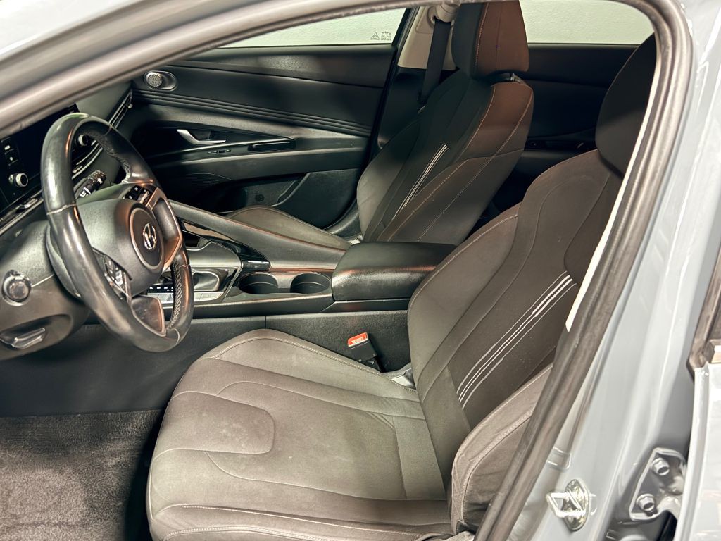 2021 Hyundai Elantra Image 3