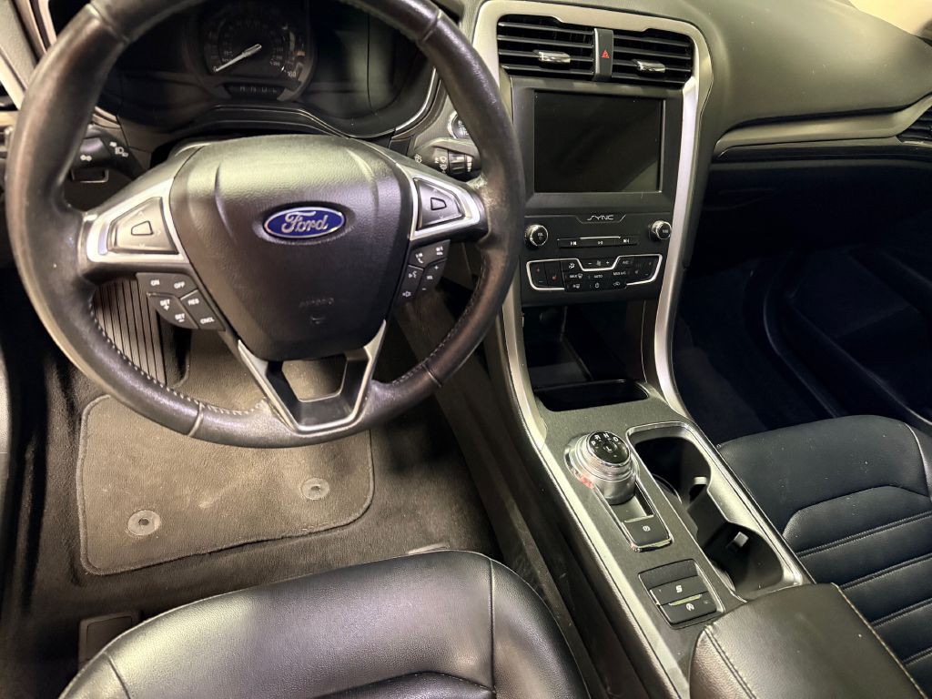 2020 Ford Fusion Image 3
