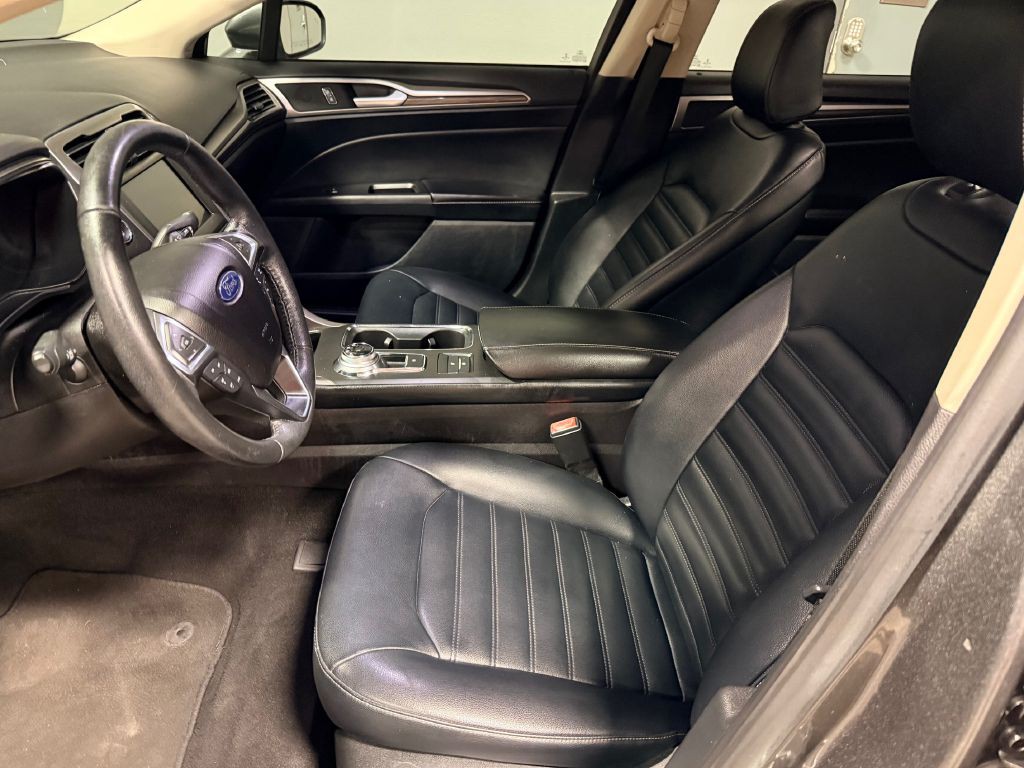 2020 Ford Fusion Image 4