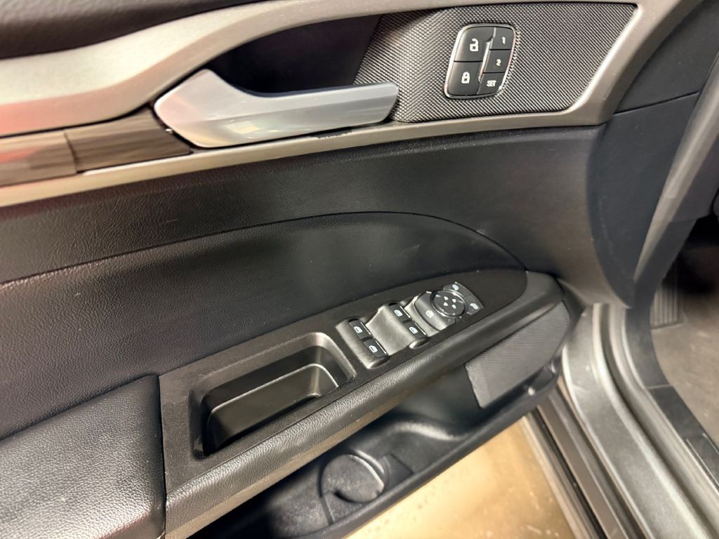 2020 Ford Fusion Image 8