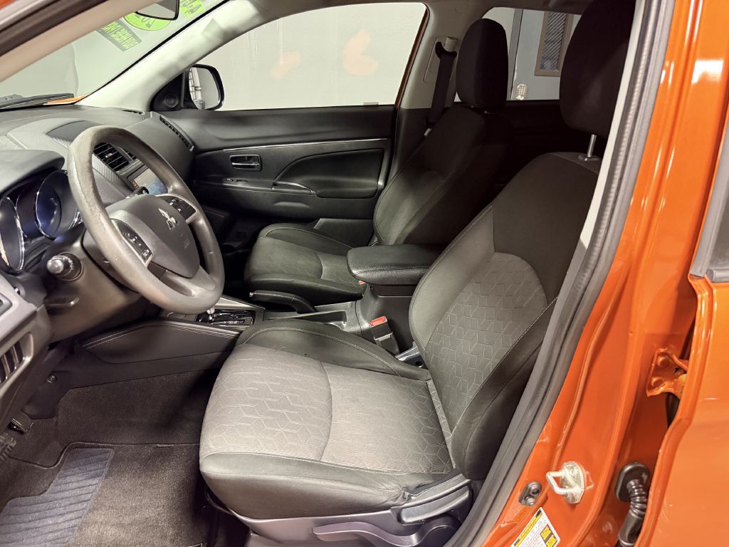 2020 Mitsubishi Outlander Image 4