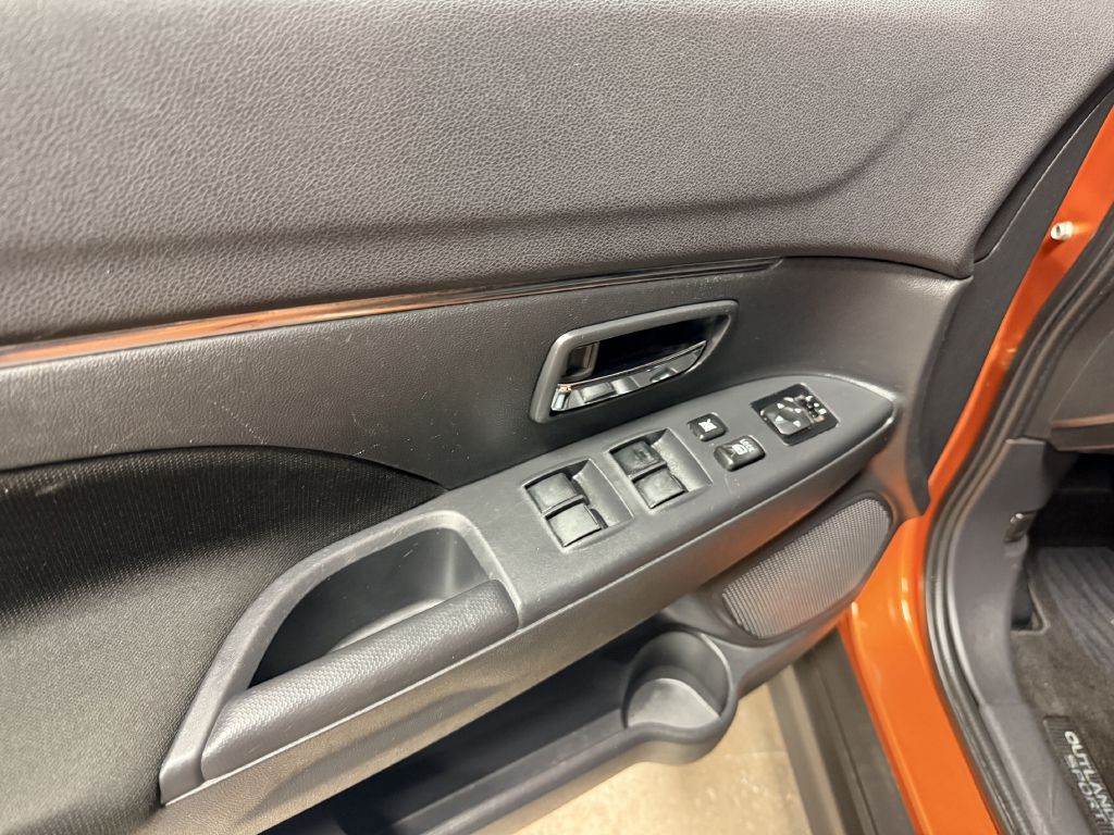 2020 Mitsubishi Outlander Image 8