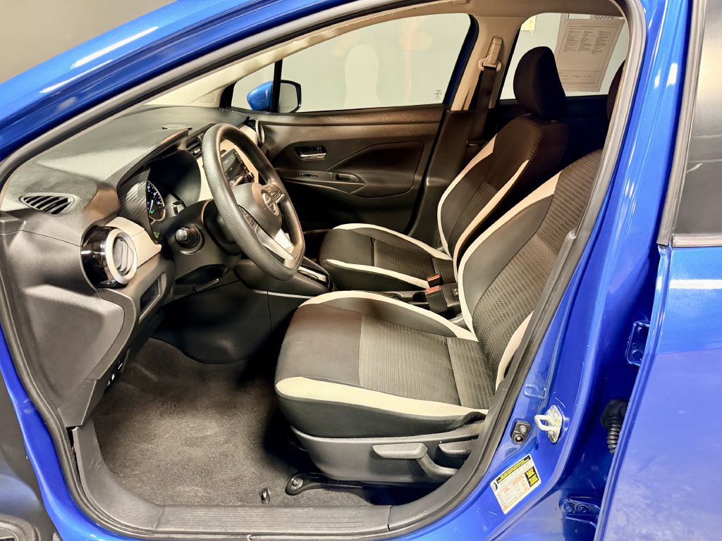 2021 Nissan Versa Image 4
