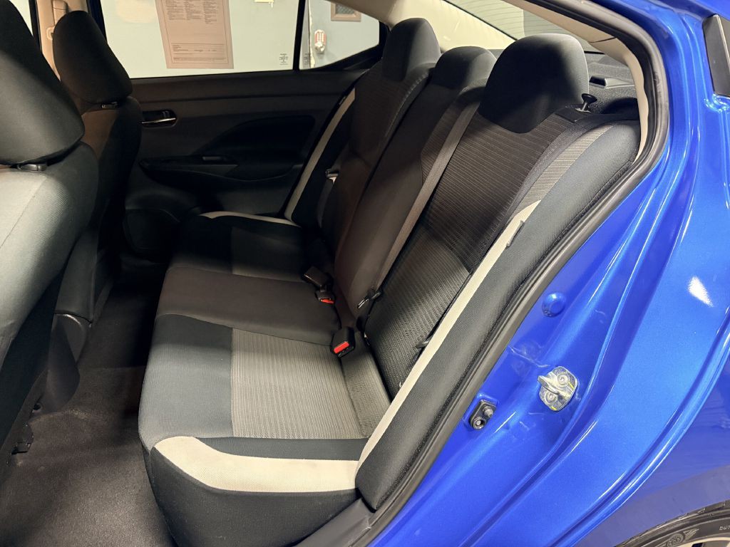 2021 Nissan Versa Image 5