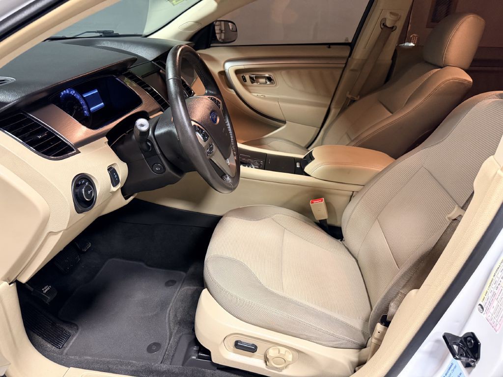2015 Ford Taurus Image 4
