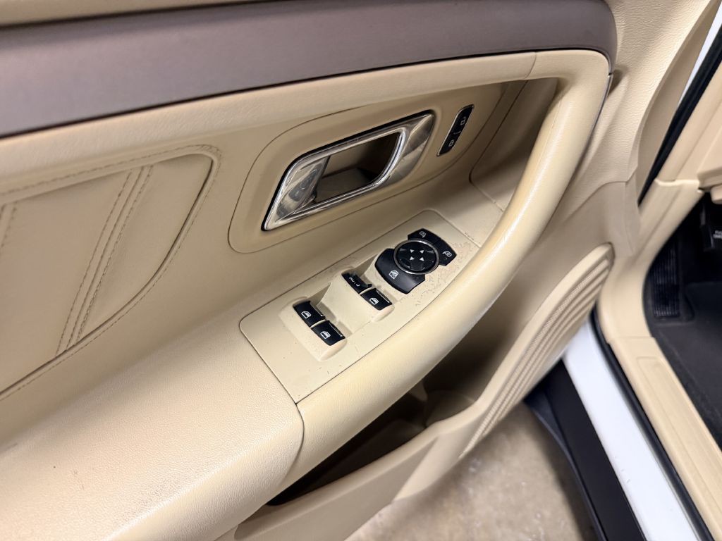 2015 Ford Taurus Image 8