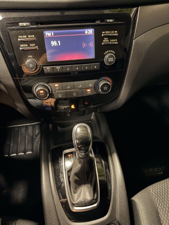 2017 Nissan Rogue Image 8