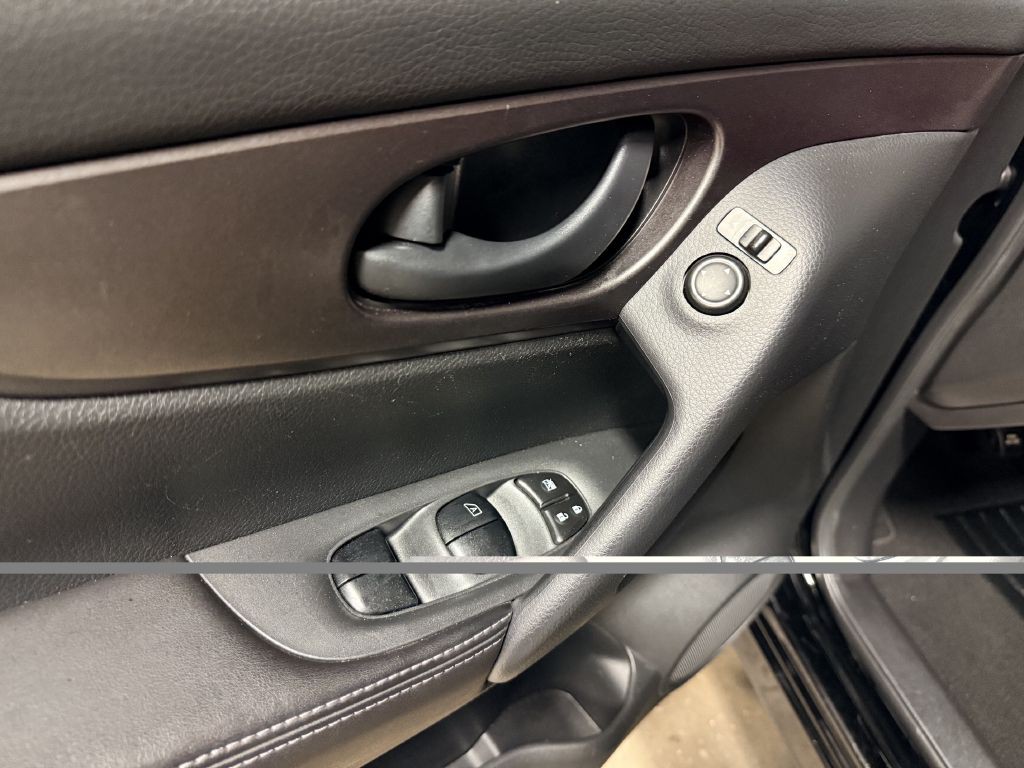 2017 Nissan Rogue Image 9