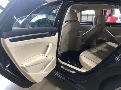 2017 Volkswagen Passat Image 2