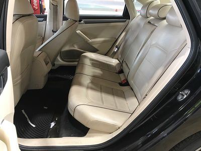 2017 Volkswagen Passat Image 3