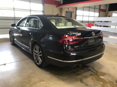 2017 Volkswagen Passat Image 11