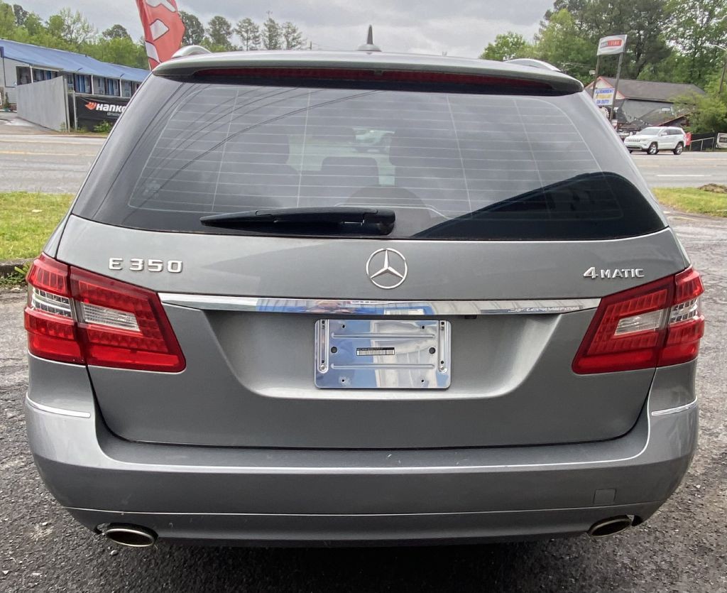 2011 Mercedes-Benz E-Class Image 2