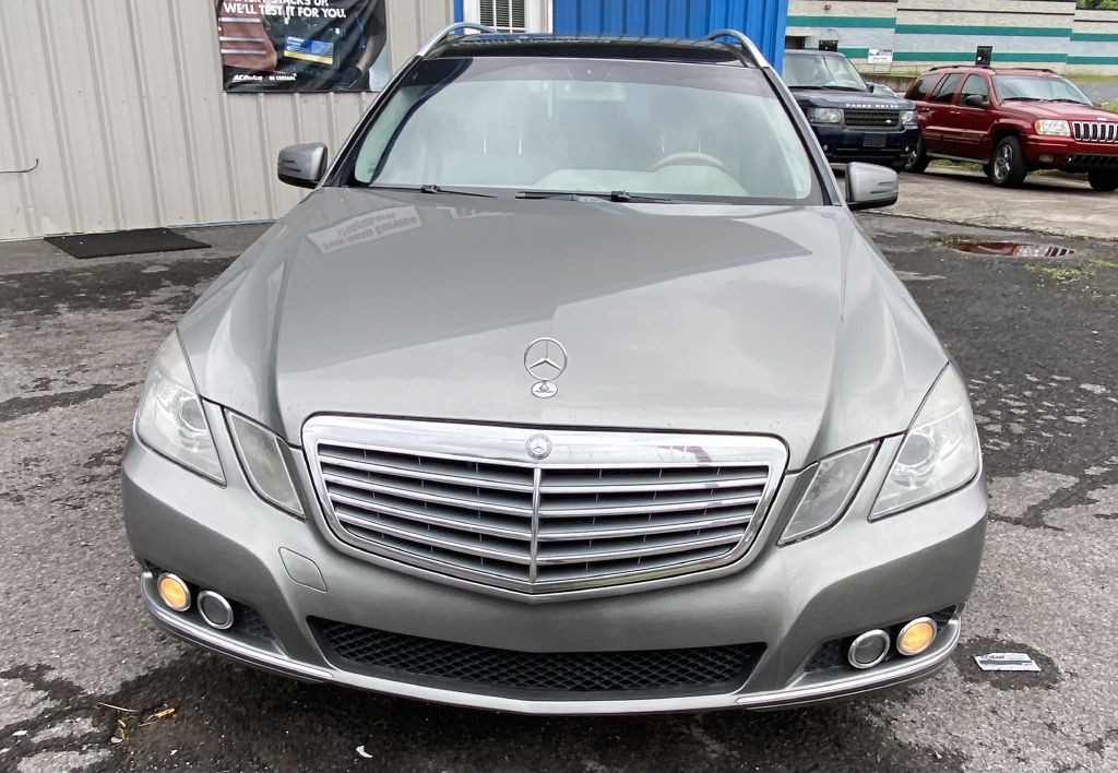 2011 Mercedes-Benz E-Class Image 4