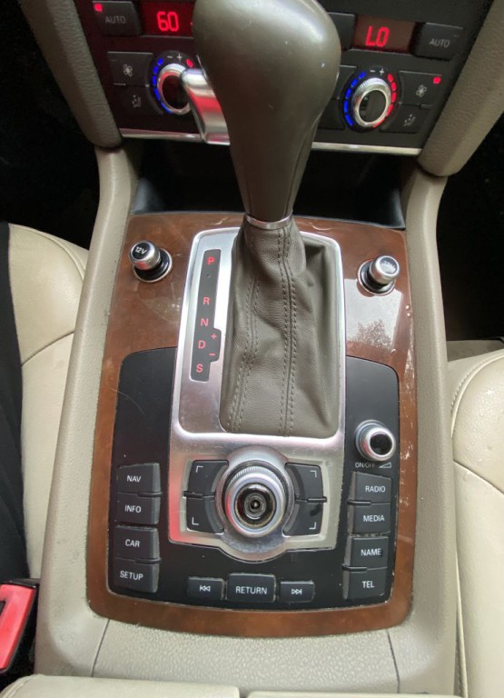 2010 Audi Q7 Image 11