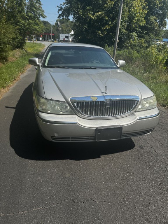 2007 Lincoln Town Car Image 2