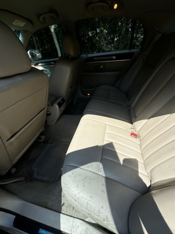 2007 Lincoln Town Car Image 8
