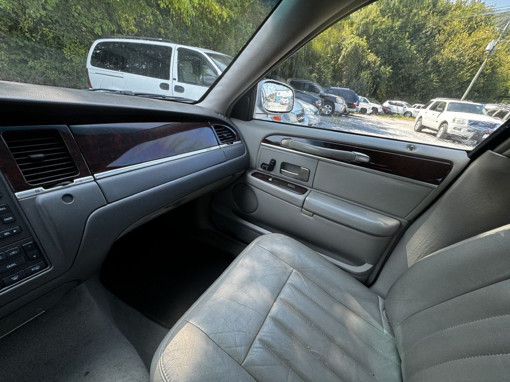 2007 Lincoln Town Car Image 12