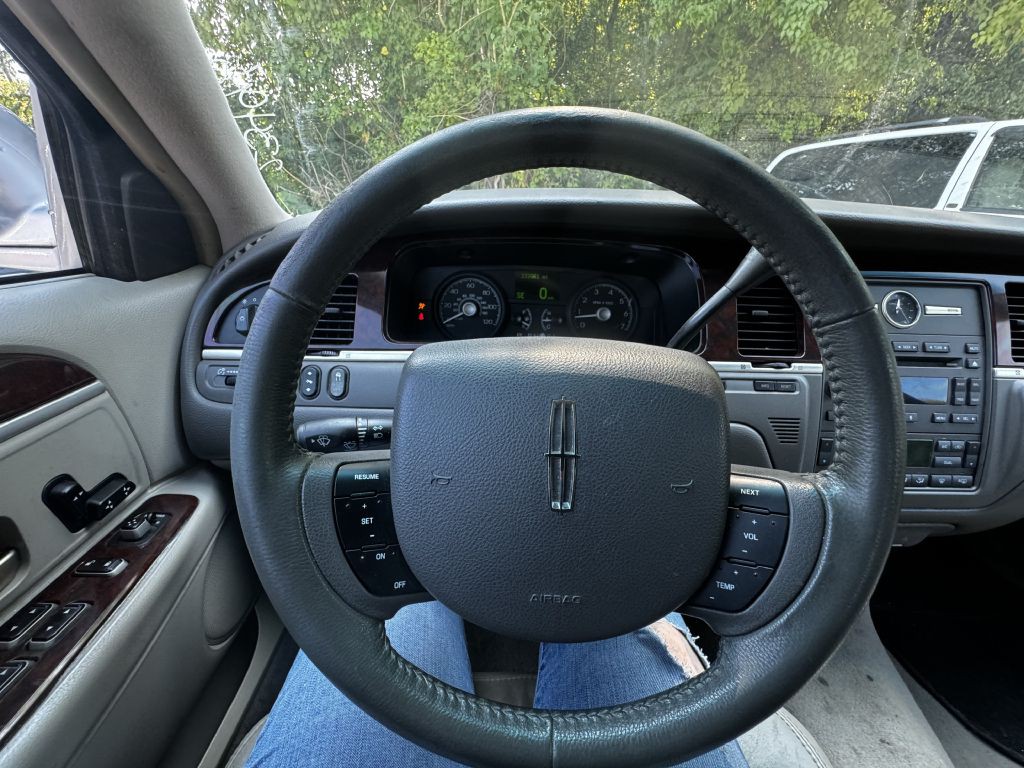 2007 Lincoln Town Car Image 14