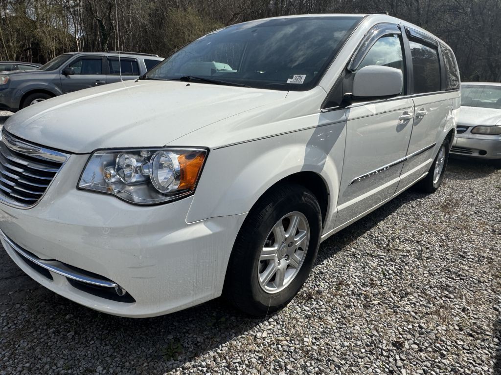 2011 Chrysler Town & Country Image 6