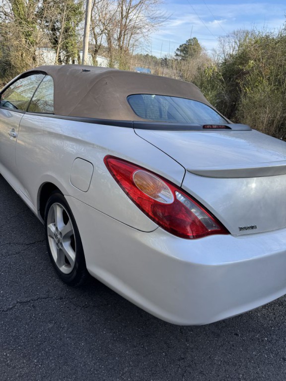 2004 Toyota Camry Image 2