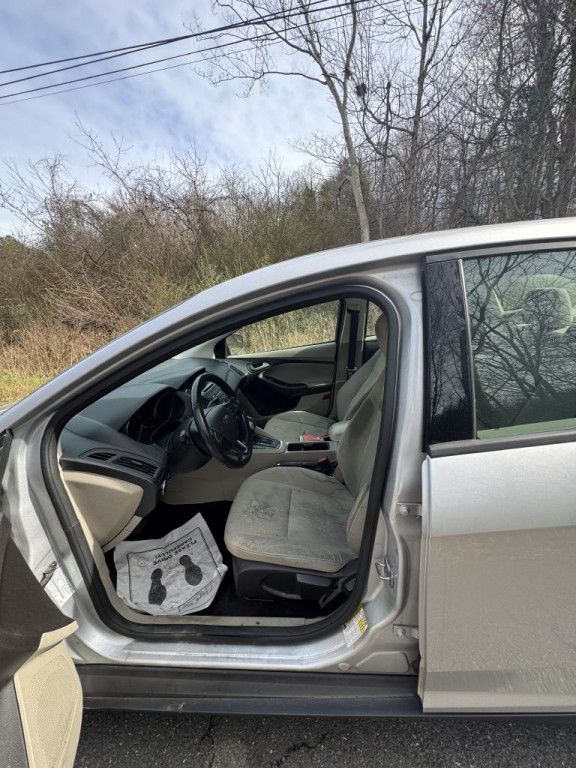 2017 Ford Focus Image 6