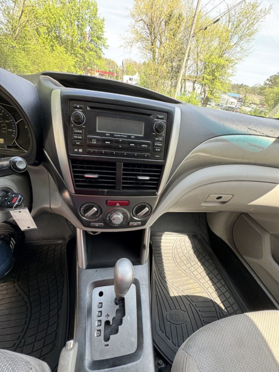 2013 Subaru Forester Image 12