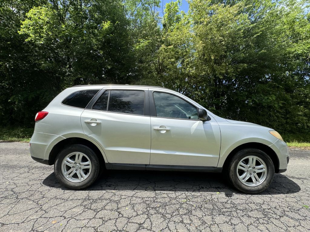 2011 Hyundai Santa Fe Image 1