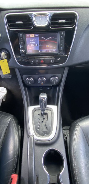 2012 Chrysler 200 Image 2
