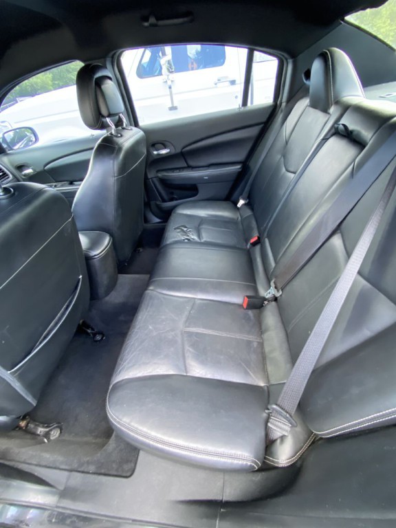 2012 Chrysler 200 Image 5