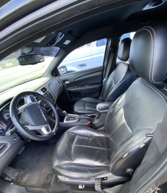 2012 Chrysler 200 Image 10
