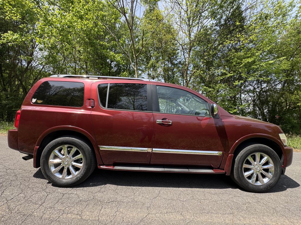 2010 INFINITI QX56 Image 1