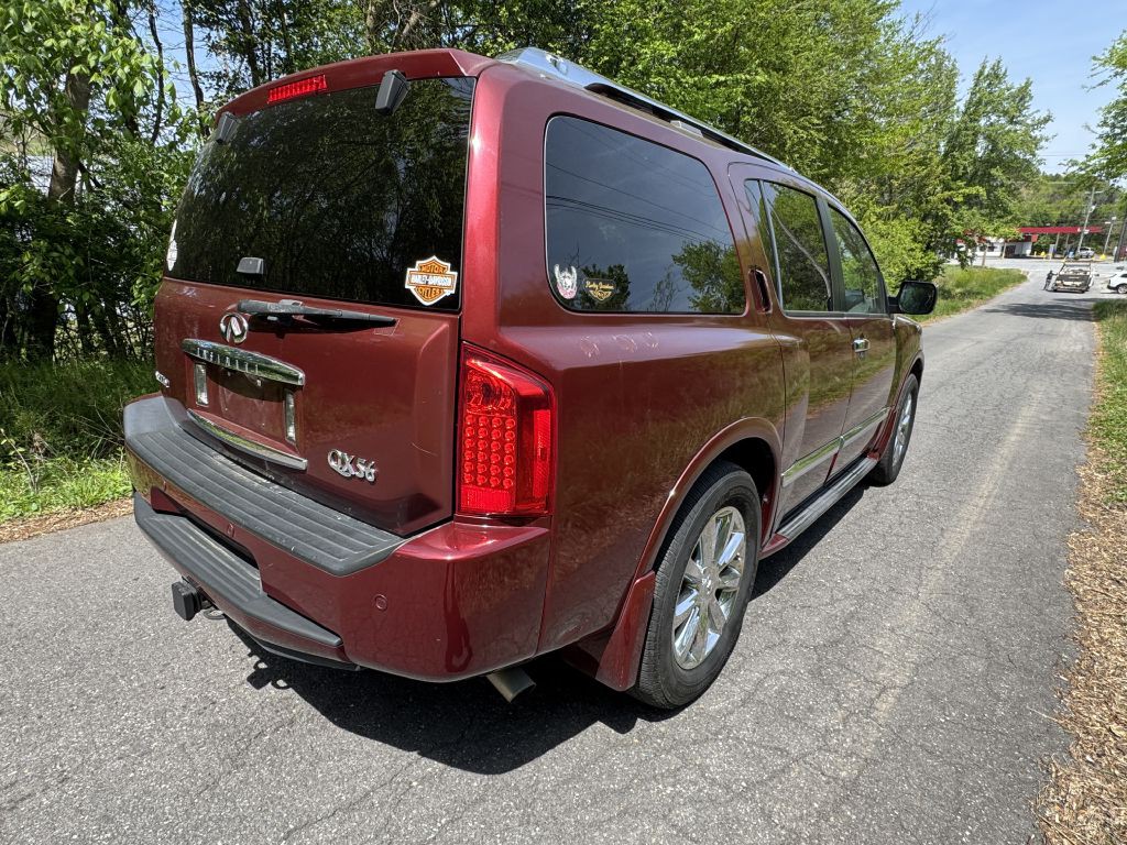 2010 INFINITI QX56 Image 4