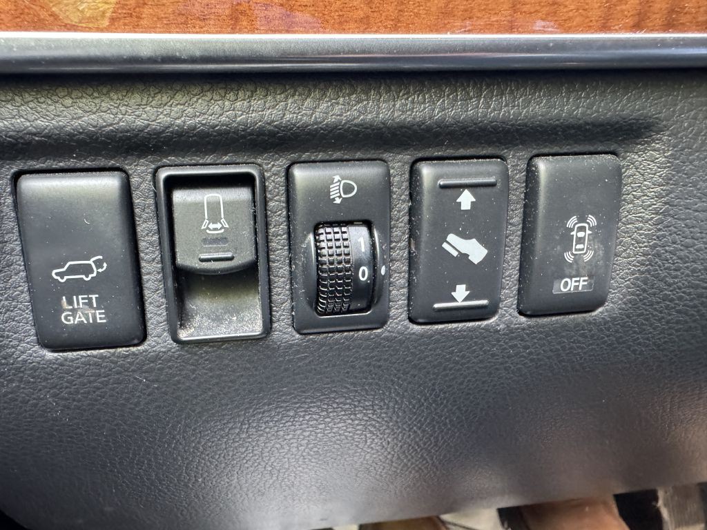 2010 INFINITI QX56 Image 14