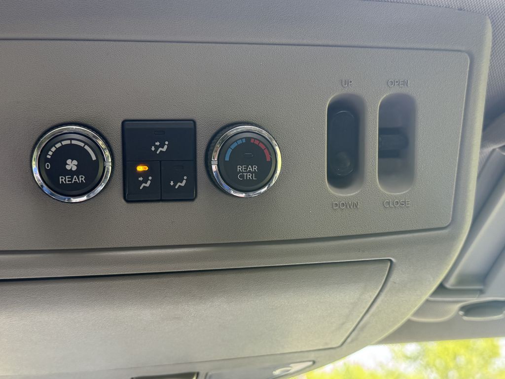 2010 INFINITI QX56 Image 16
