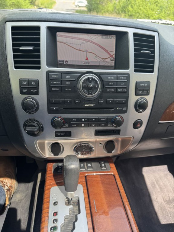 2010 INFINITI QX56 Image 19