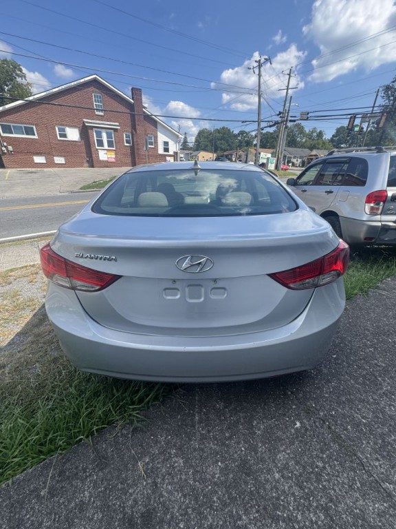 2013 Hyundai Elantra Image 2