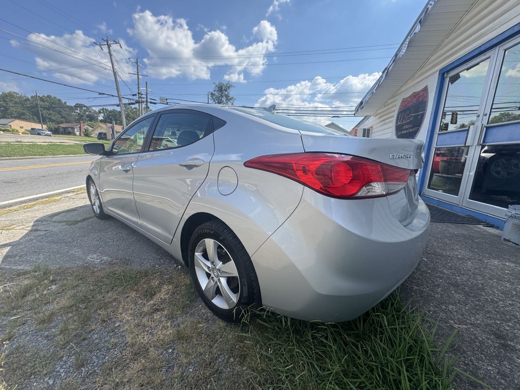2013 Hyundai Elantra Image 3