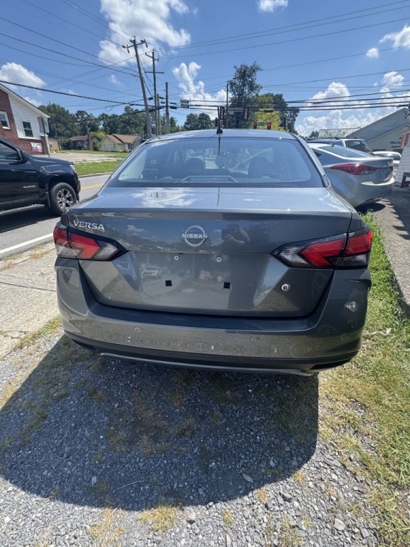 2025 Nissan Versa Image 3