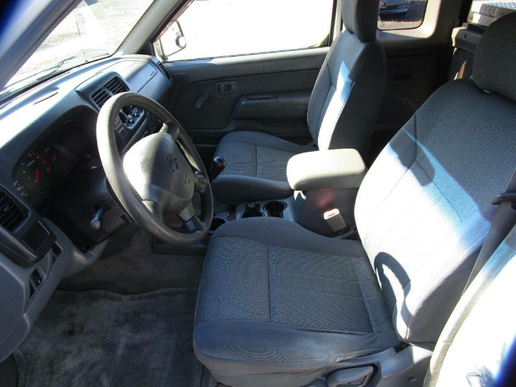 2001 Nissan Frontier Image 9