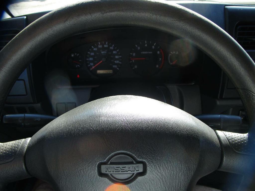 2001 Nissan Frontier Image 10