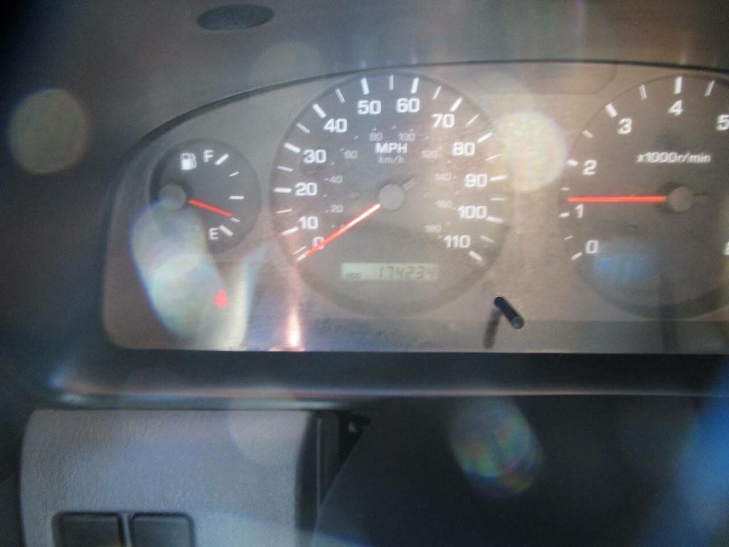 2001 Nissan Frontier Image 11