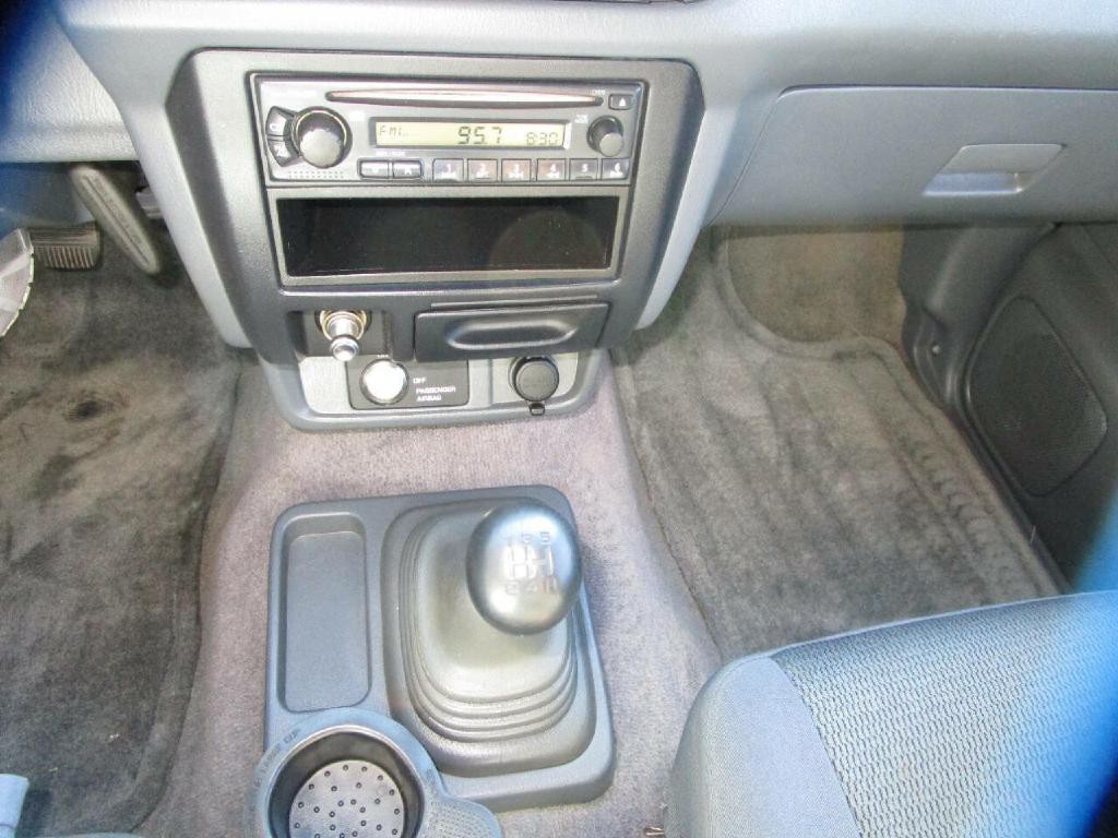 2001 Nissan Frontier Image 13