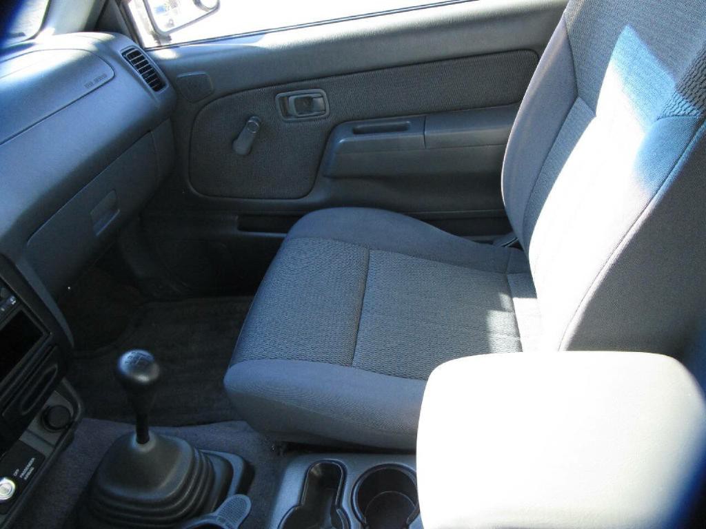 2001 Nissan Frontier Image 14