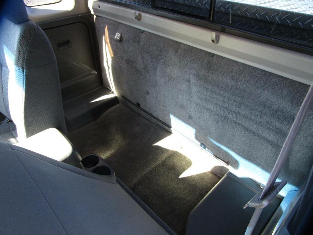 2001 Nissan Frontier Image 15