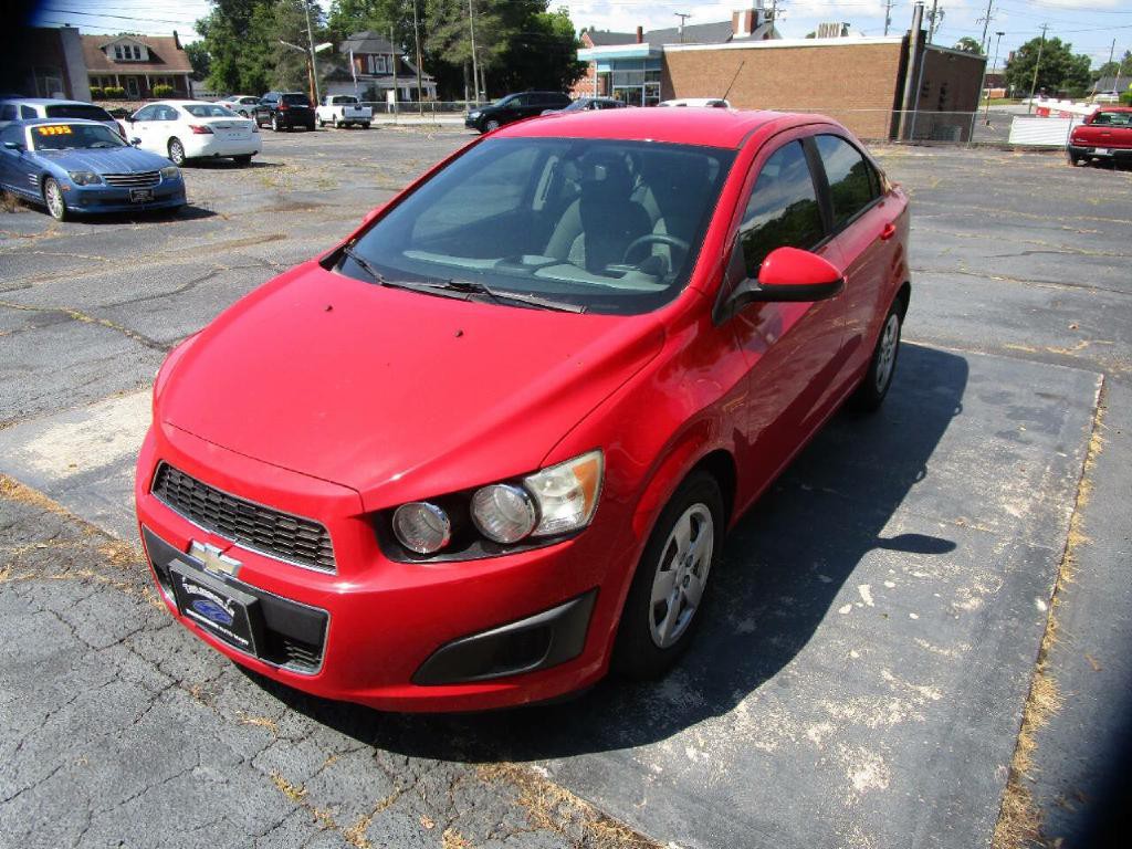 2015 Chevrolet Sonic Image 2