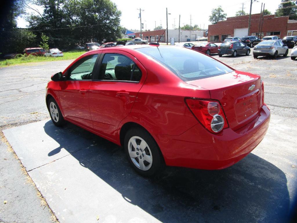 2015 Chevrolet Sonic Image 8
