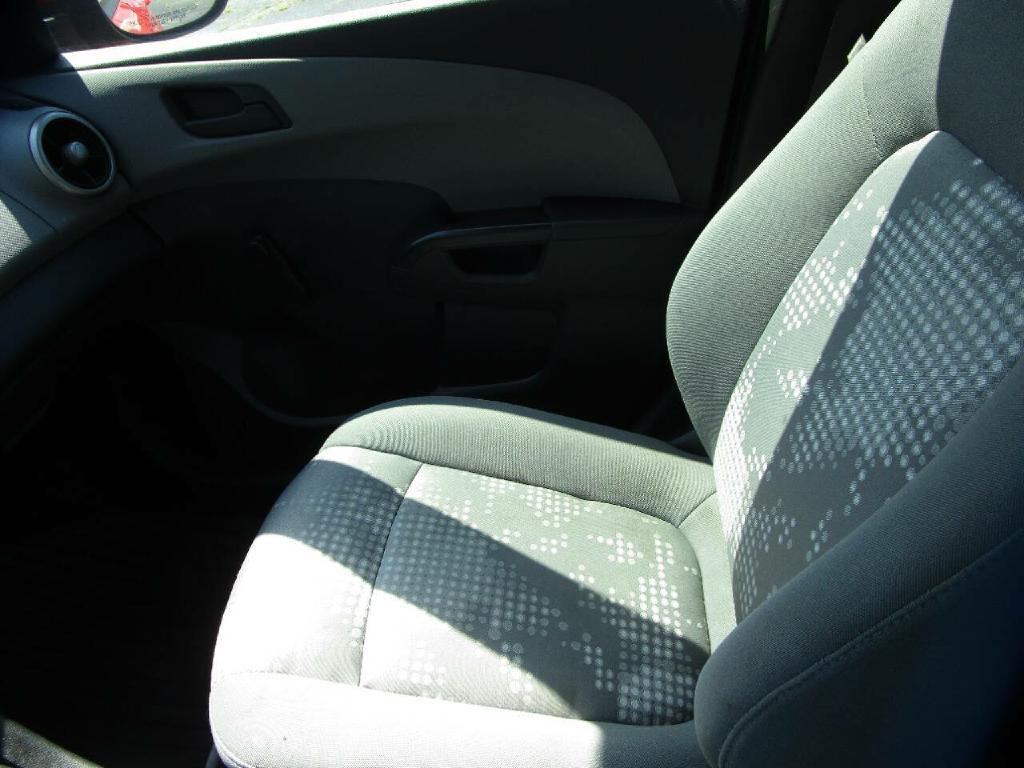 2015 Chevrolet Sonic Image 15