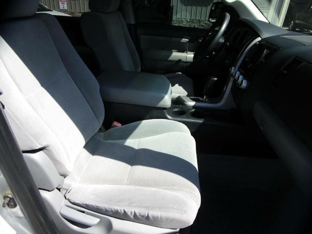 2008 Toyota Sequoia Image 18